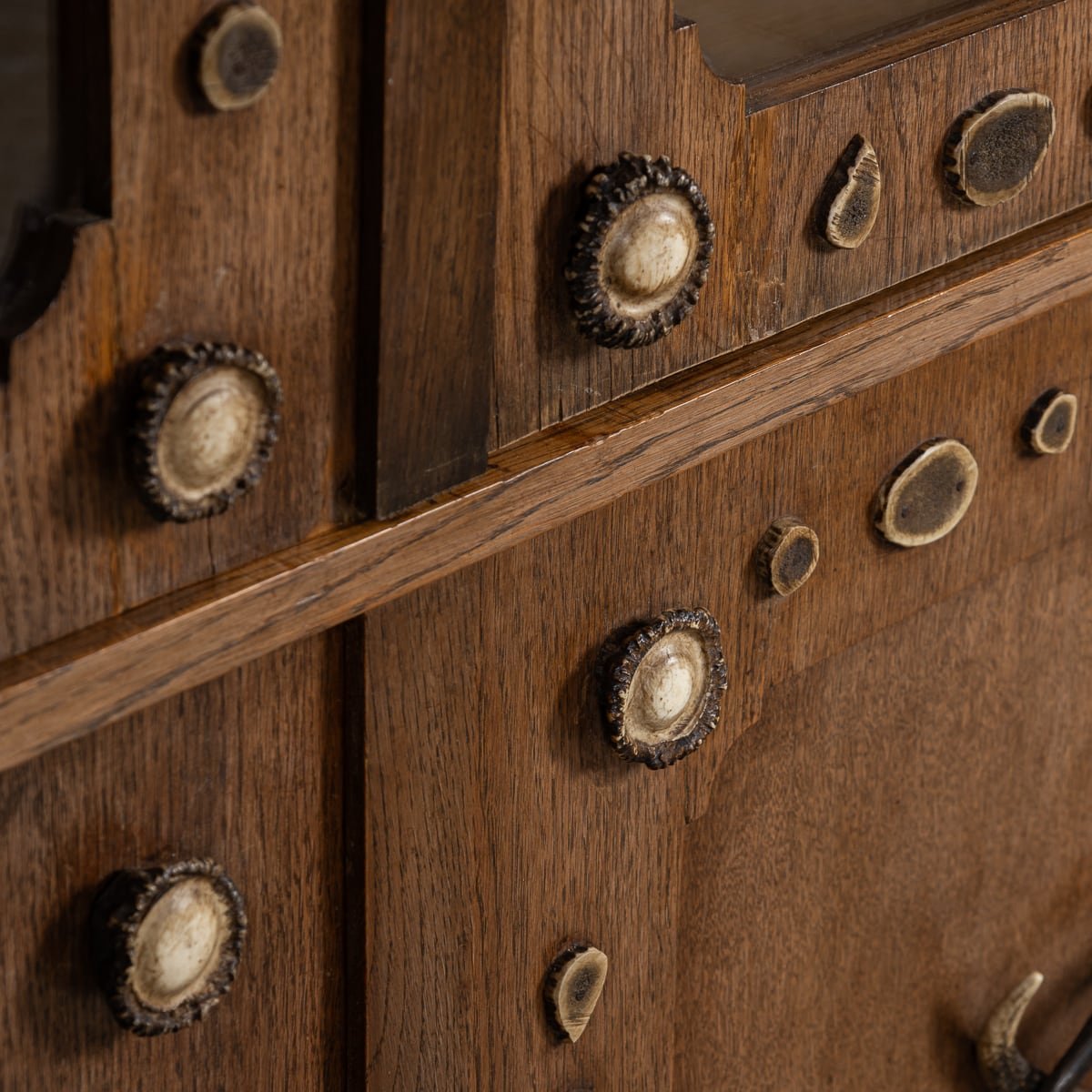 PUSHKIN'S - ANTIQUE 20thC GERMAN BLACK FOREST OAK & ANTLER CABINET c.1900 - 16.jpg