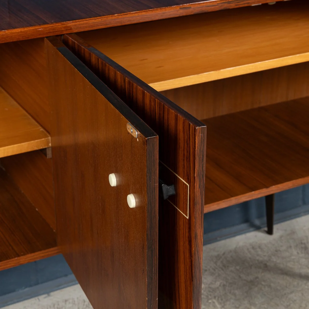 PUSHKINS.COM - B11468 - VINTAGE 20thC ITALIAN SIDEBOARD IN THE MANNER OF VITTORIO DASSI c.1960 - 18.jpg