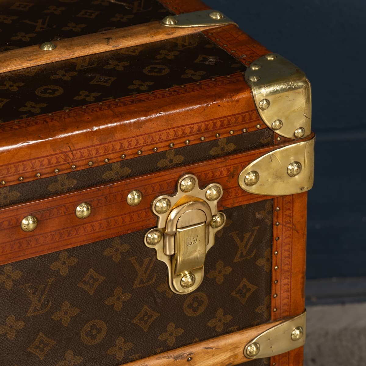 PUSHKINS.COM - B12347 - ANTIQUE 20thC LOUIS VUITTON STEAMER TRUNK IN MONOGRAM CANVAS, FRANCE c.1920 - 19.jpg