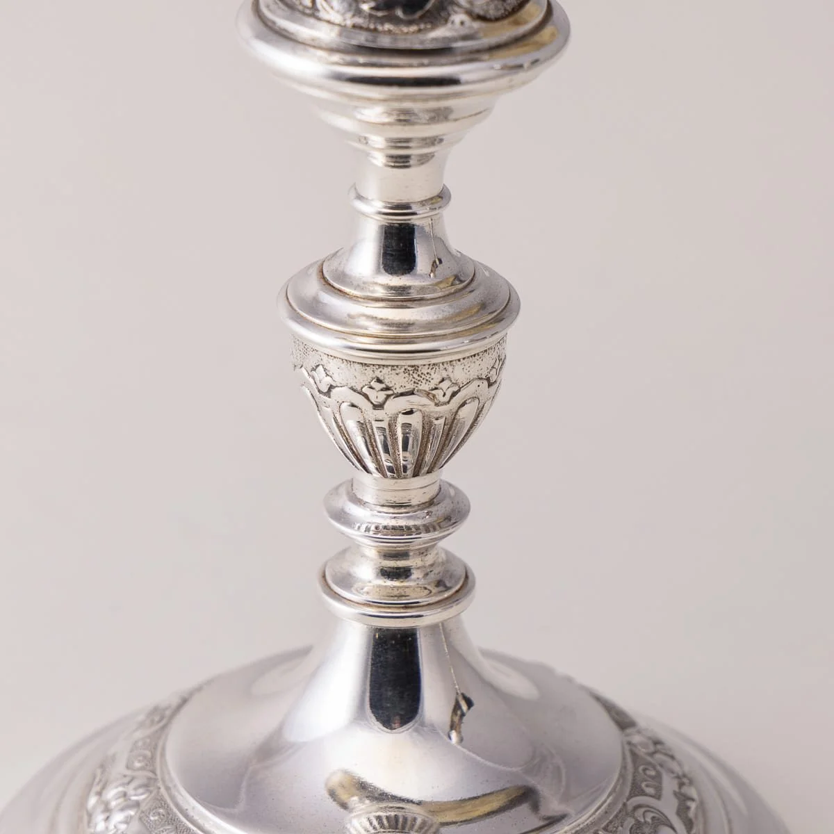 PUSHKINS.COM - D11808 - ANTIQUE 20thC PAIR OF SILVER PLATED CORNUCOPIA DRINKING HORNS c.1900 - 17.jpg