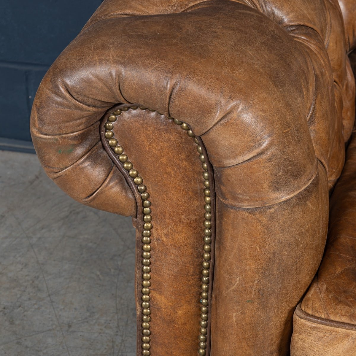 PUSHKINS.COM - B11240 - VINTAGE 20thC ENGLISH BROWN LEATHER CHESTERFIELD ARMCHAIR BY HALO - 21.jpg