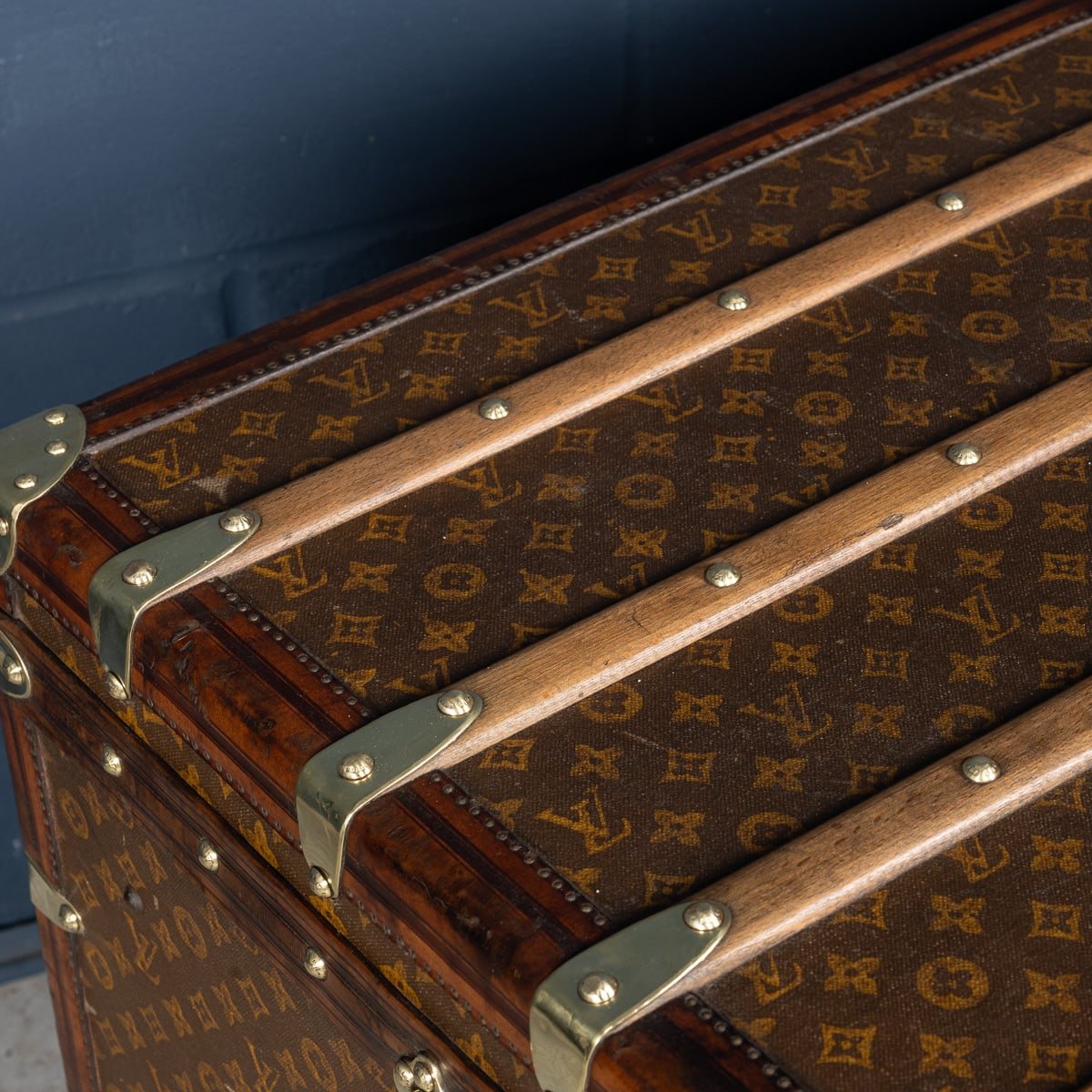PUSHKINS.COM - B11232h - ANTIQUE 20thC LOUIS VUITTON MALLE HAUTE TRUNK IN MONOGRAM CANVAS, FRANCE c.1910 - 37.jpg