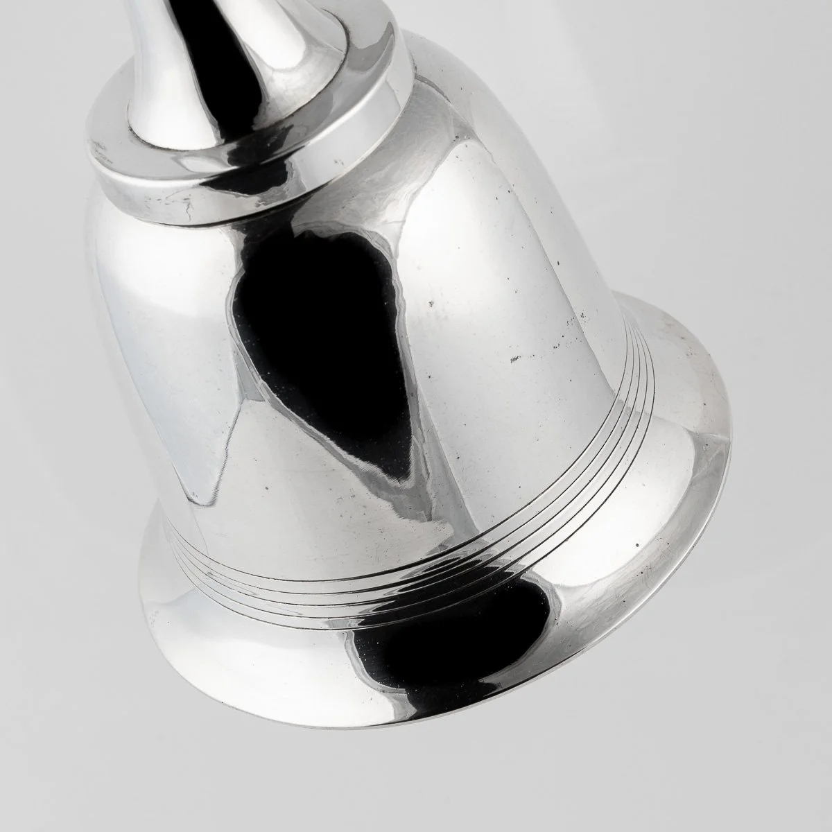 PUSHKINS.COM - B11420 - NOVELTY 20thC SILVER PLATED %22BELL-FORM%22 COCKTAIL SHAKER, HUKIN & HEATH c.1930 - 13.jpg