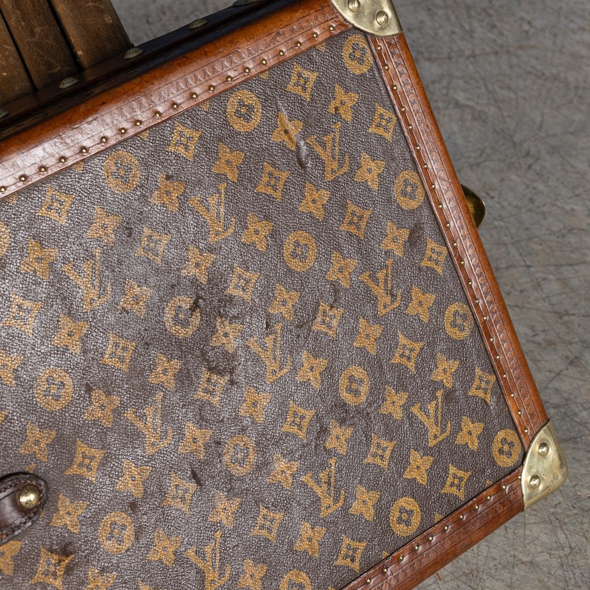 PUSHKINS.COM - B11237wd - 20thC LOUIS VUITTON ENCYCLOPEDIA BRITANNICA TRUNK IN MONOGRAM CANVAS c.1911 - 24.jpg