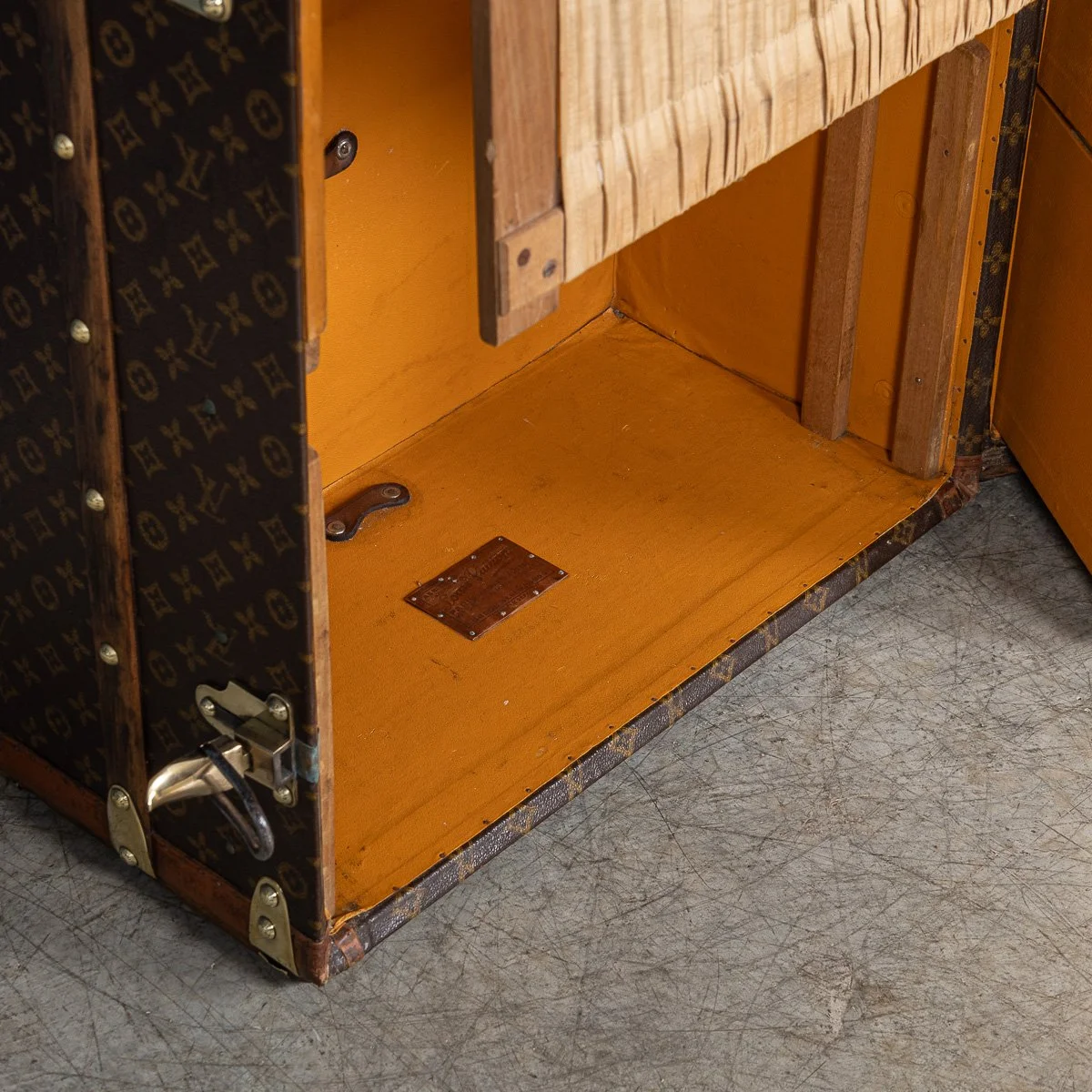 PUSHKINS.COM - B11504d - ANTIQUE 20thC LOUIS VUITTON HAT TRUNK IN WOVEN CANVAS, FRANCE c.1890 - 18.jpg