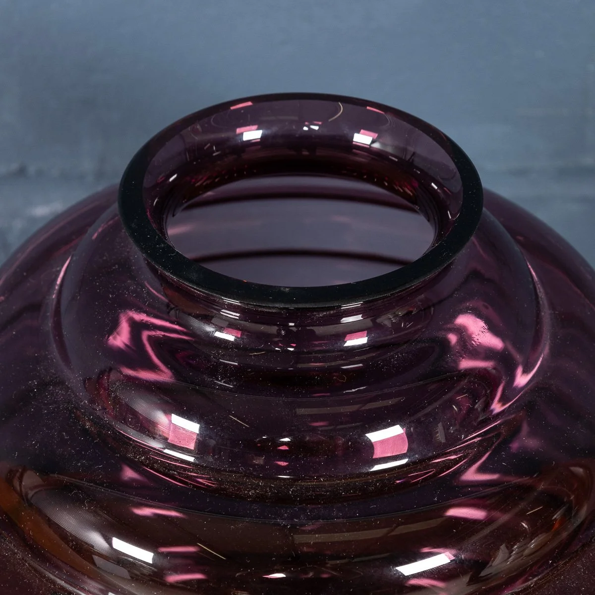 PUSHKINS.COM - B11444 - CONTEMPORARY 21stC MURANO ART GLASS VASE IN %22VINACCIA%22 PURPLE BY VENINI c.2015 - 06.jpg