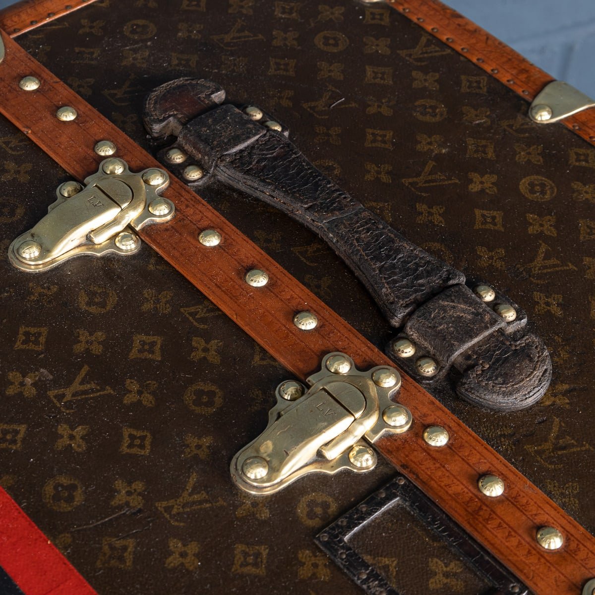 PUSHKINS.COM - B11231h - 20thC LOUIS VUITTON WARDROBE TRUNK IN MONOGRAM CANVAS, FRANCE - 30.jpg