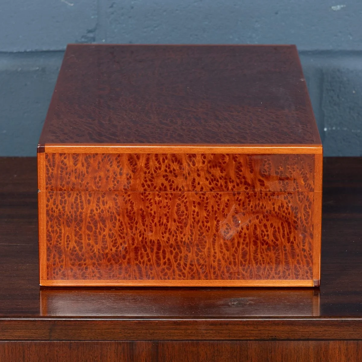 PUSHKINS.COM - B12031 - VINTAGE 20thC BURR WALNUT CIGAR HUMIDOR BY DUNHILL, ENGLAND - 08.jpg