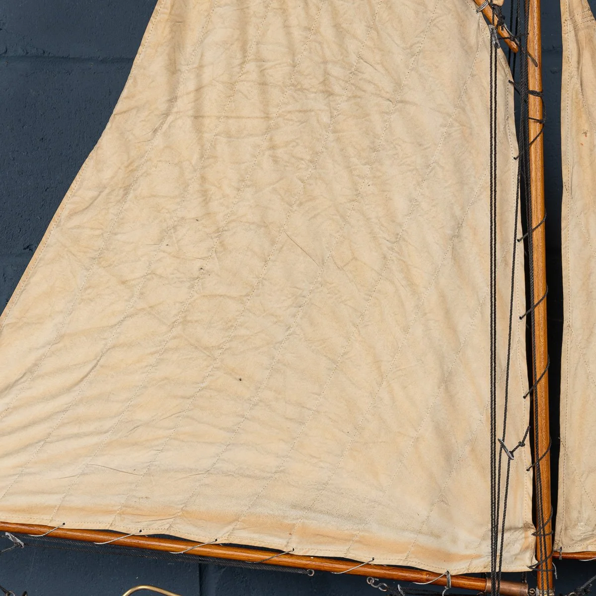 PUSHKINS.COM - B11425 - VINTAGE 20thC ENGLISH GAFF RIGGED %22J CLASS%22 POND YACHT c.1930 - 16.jpg
