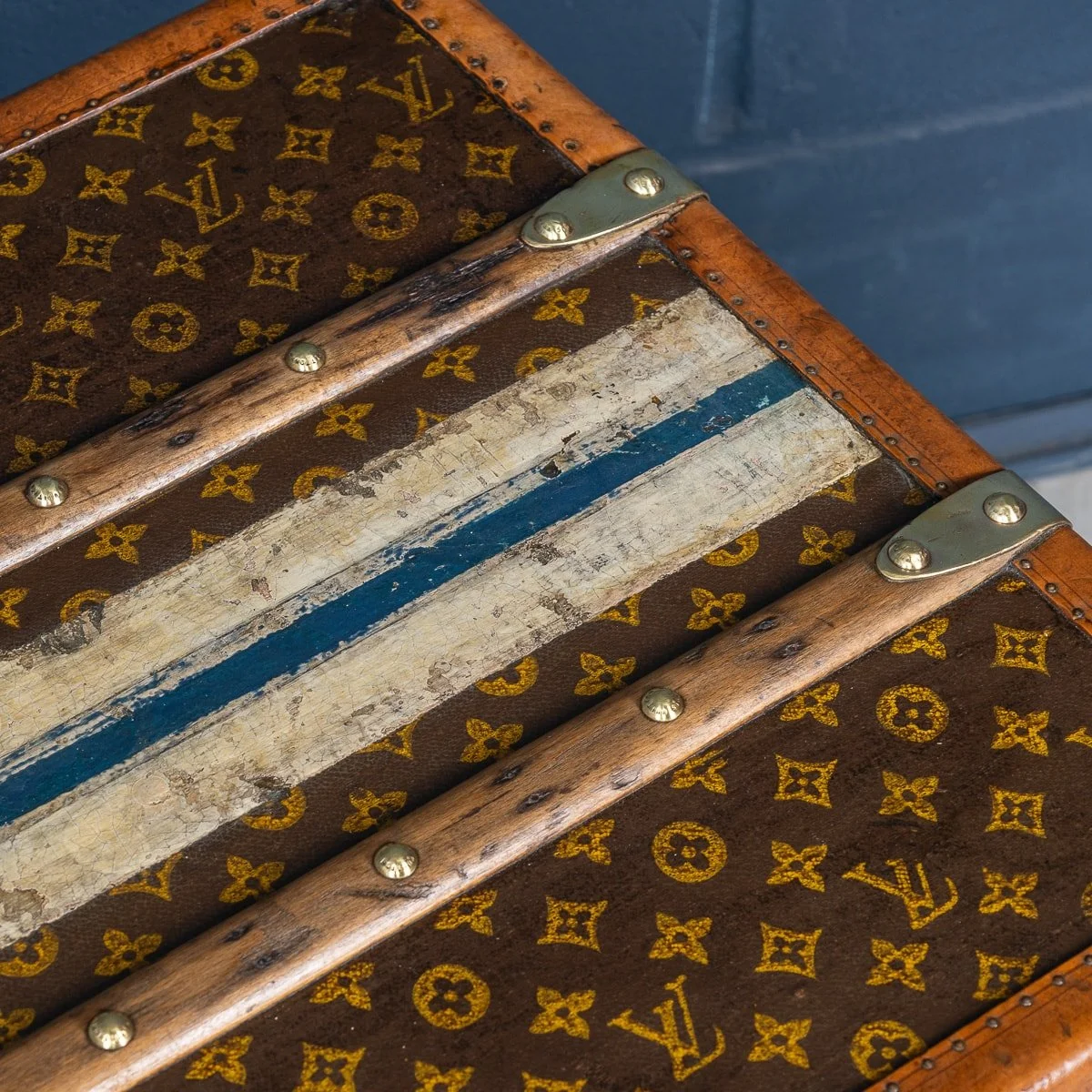 PUSHKIN'S - ANTIQUE 20thC LOUIS VUITTON HAT TRUNK IN MONOGRAM CANVAS, PARIS c.1920 - 30.jpg