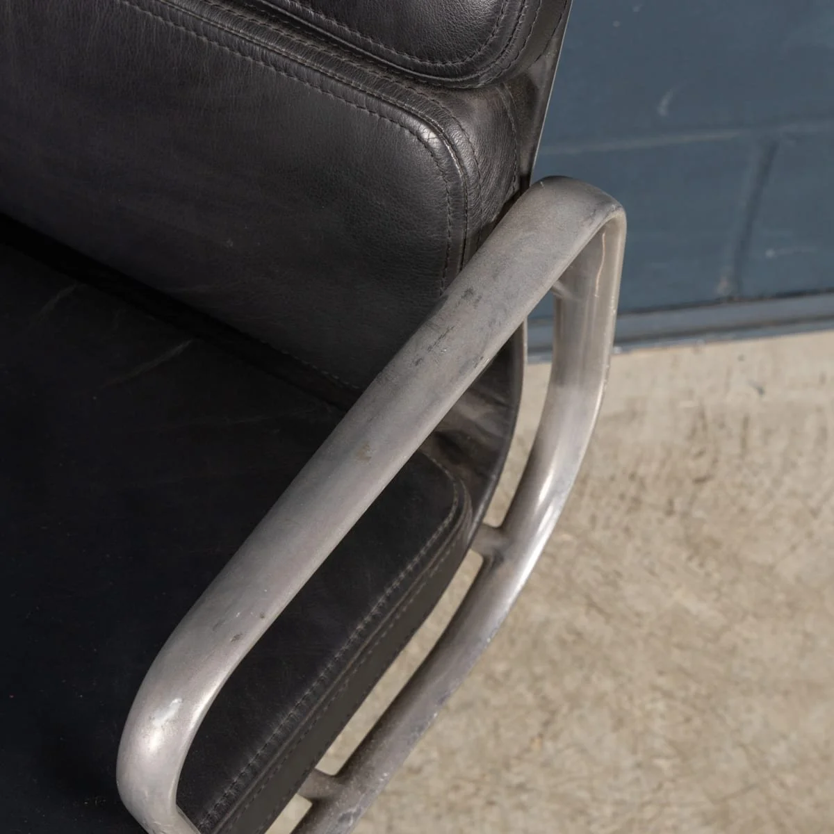 PUSHKINS.COM - B12275d - VINTAGE 20thC EA217 CHAIR IN BLACK LEATHER BY CHARLES & RAY EAMES FOR ICF - 09.jpg