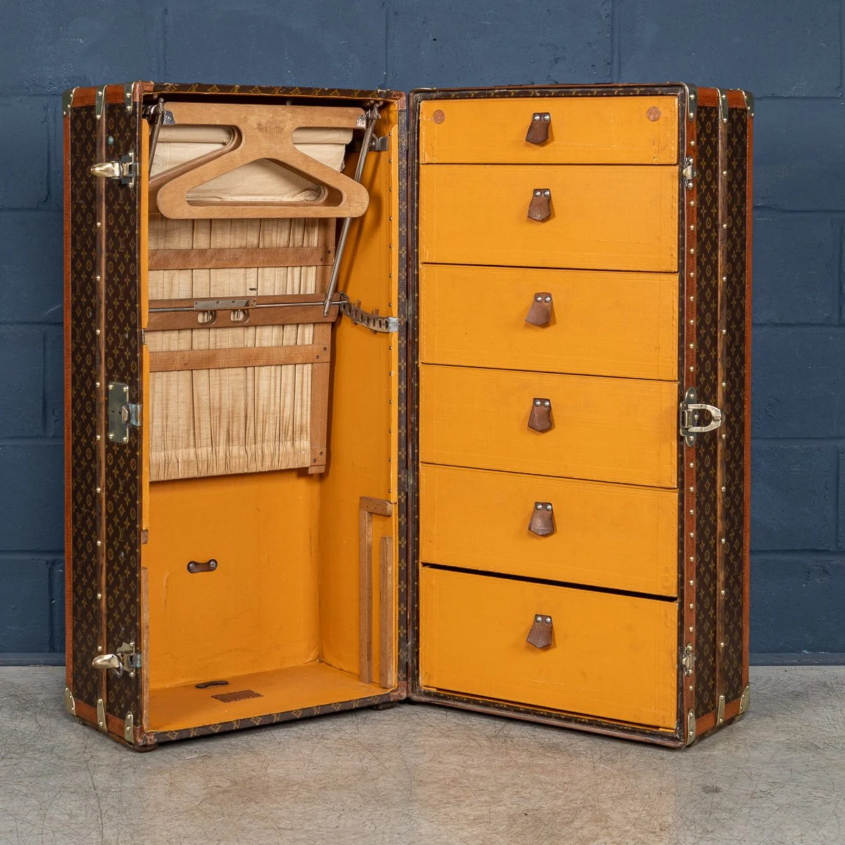 PUSHKINS.COM - B11504d - ANTIQUE 20thC LOUIS VUITTON HAT TRUNK IN WOVEN CANVAS, FRANCE c.1890 - 10.jpg
