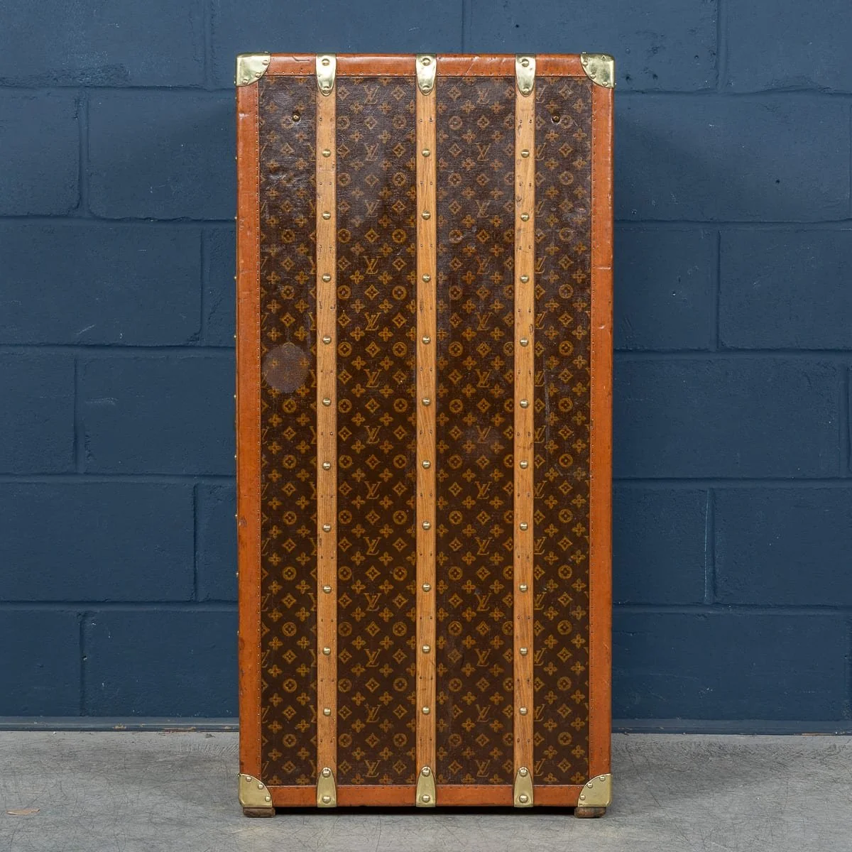 PUSHKINS.COM - B12014 - 20thC LOUIS VUITTON WARDROBE TRUNK IN MONOGRAM CANVAS, FRANCE c.1930 - 06.jpg