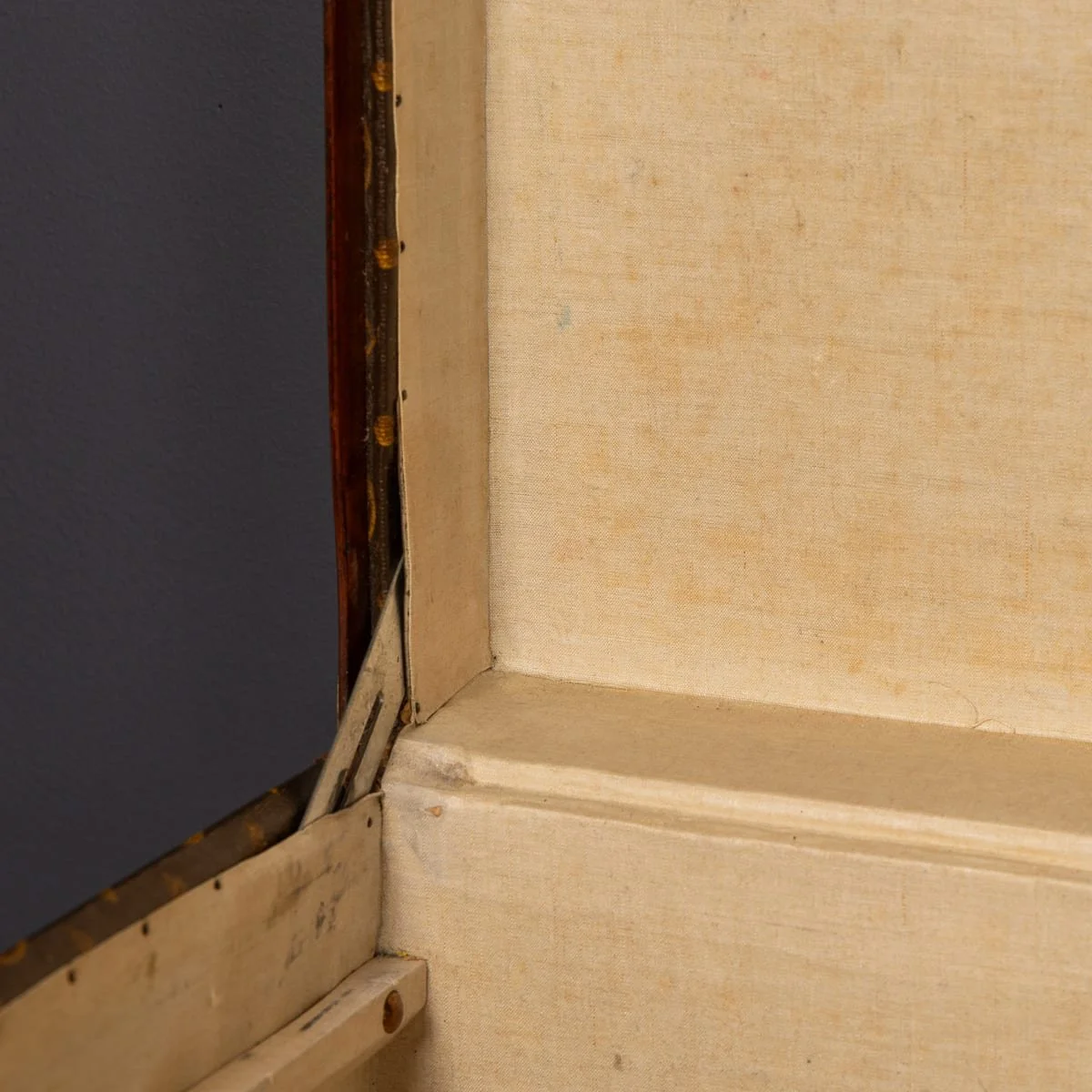 PUSHKINS.COM - D11761 - ANTIQUE 20thC LOUIS VUITTON SUITCASE IN MONOGRAM CANVAS, FRANCE c.1925 - 29.jpg