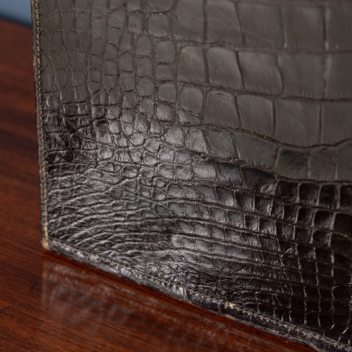 PUSHKINS.COM - B12017 - VINTAGE 20thC ENGLISH MADE CROCODILE LEATHER & BRASS VANITY CASE - 43.jpg
