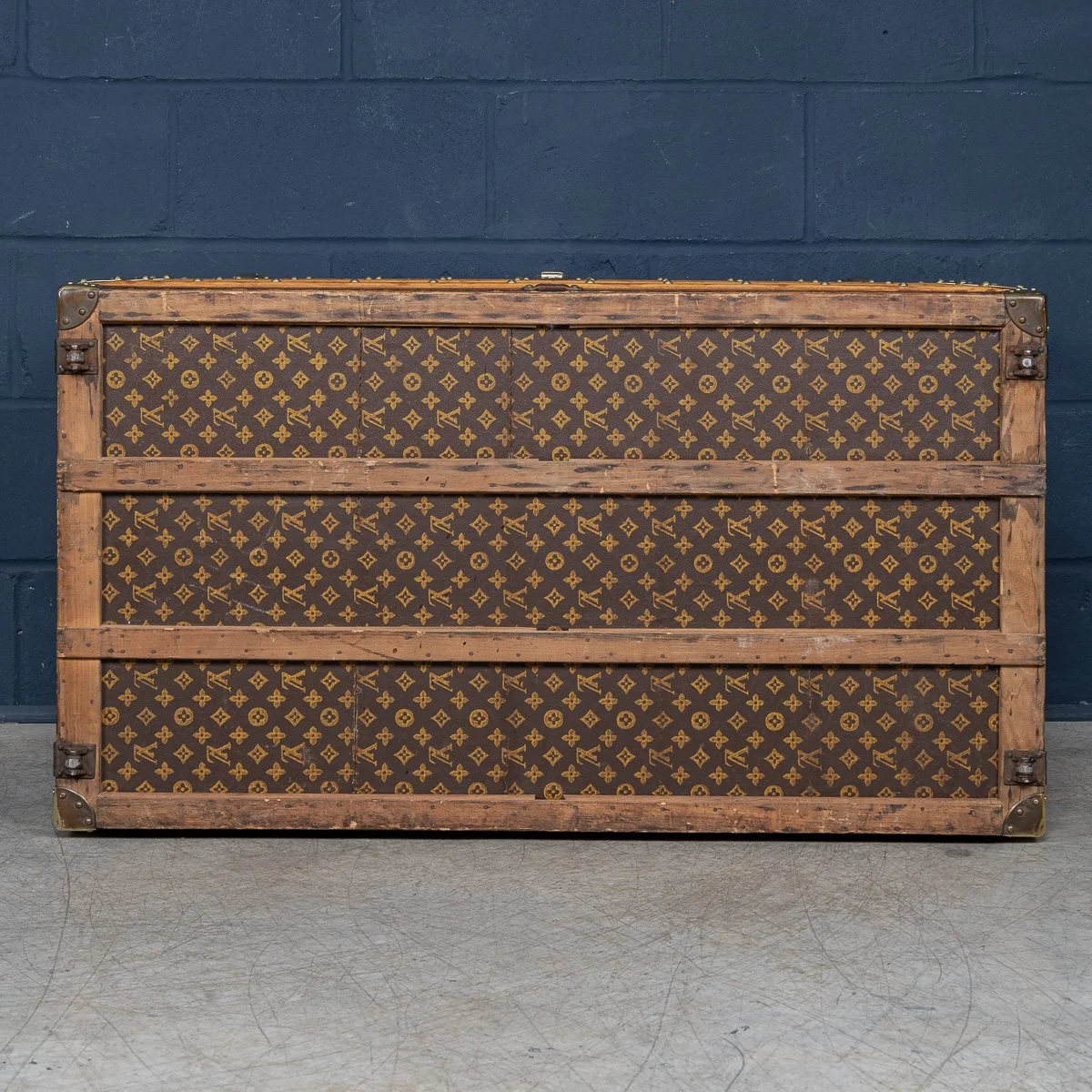 PUSHKINS.COM - B11431dw - ANTIQUE 20thC LOUIS VUITTON %22MALLE HAUTE%22 IN MONOGRAM CANVAS, FRANCE c.1920 - 08.jpg