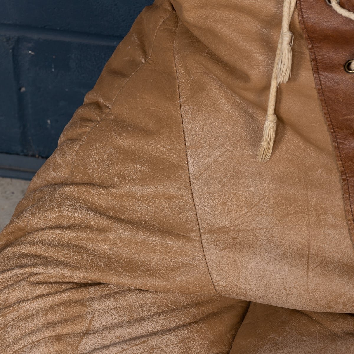 PUSHKINS.COM - 20thC SWISS BOXING GLOVE BEAN BAG BY SUSIAND UELI BERGER FOR DE SEDE c.1970 - 28.jpg