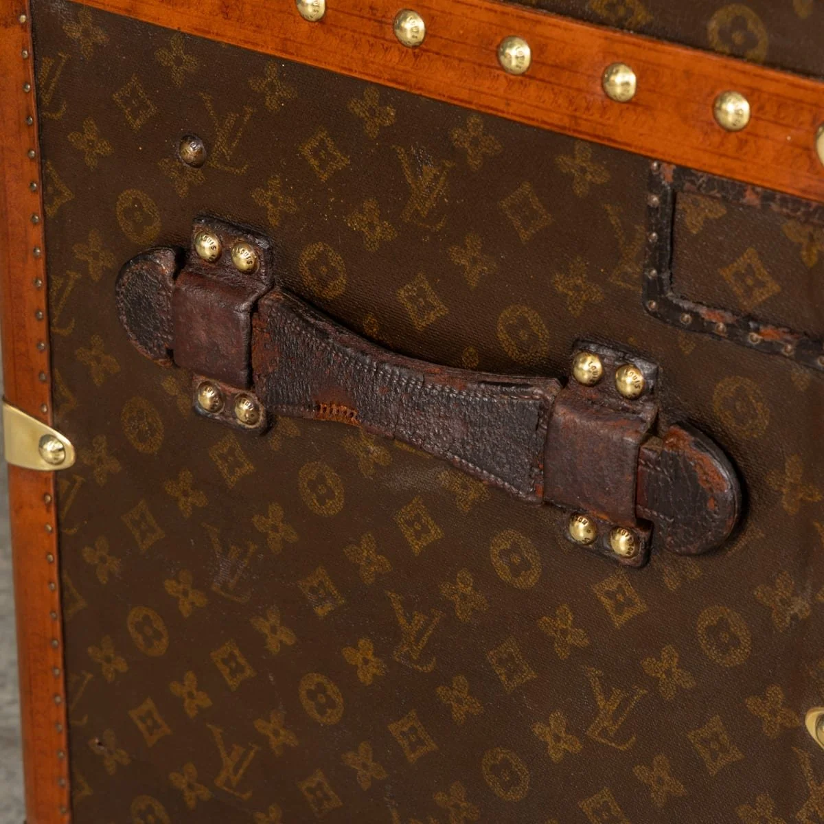 PUSHKINS.COM - B12252w - ANTIQUE 20thC LOUIS VUITTON SHOE TRUNK IN MONOGRAM CANVAS, FRANCE c.1920 - 29.jpg