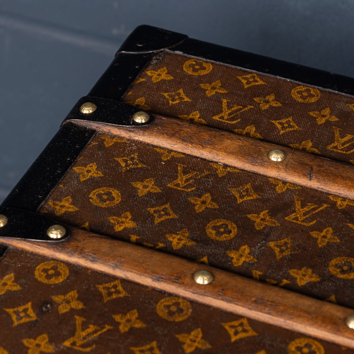 PUSHKIN'S - ANTIQUE 20thC LOUIS VUITTON SPECIAL ORDER LARGE TRUNK IN MONOGRAM CANVAS, FRANCE c.1920 - 23.jpg