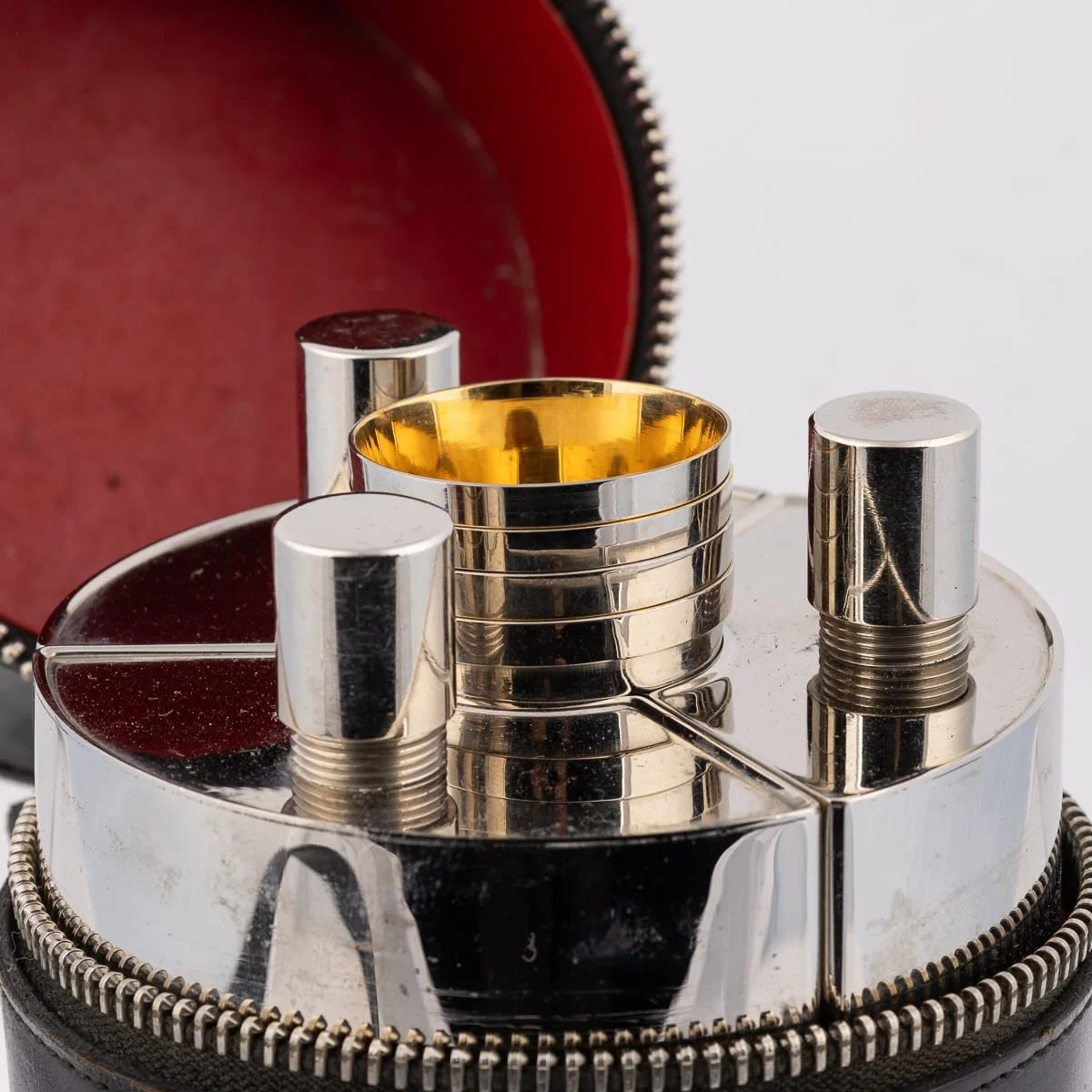 PUSHKINS.COM - B12800d - VINTAGE 20thC ENGLISH TRAVELLING COCKTAIL SET IN A LEATHER CASE c.1930 - 5.jpg