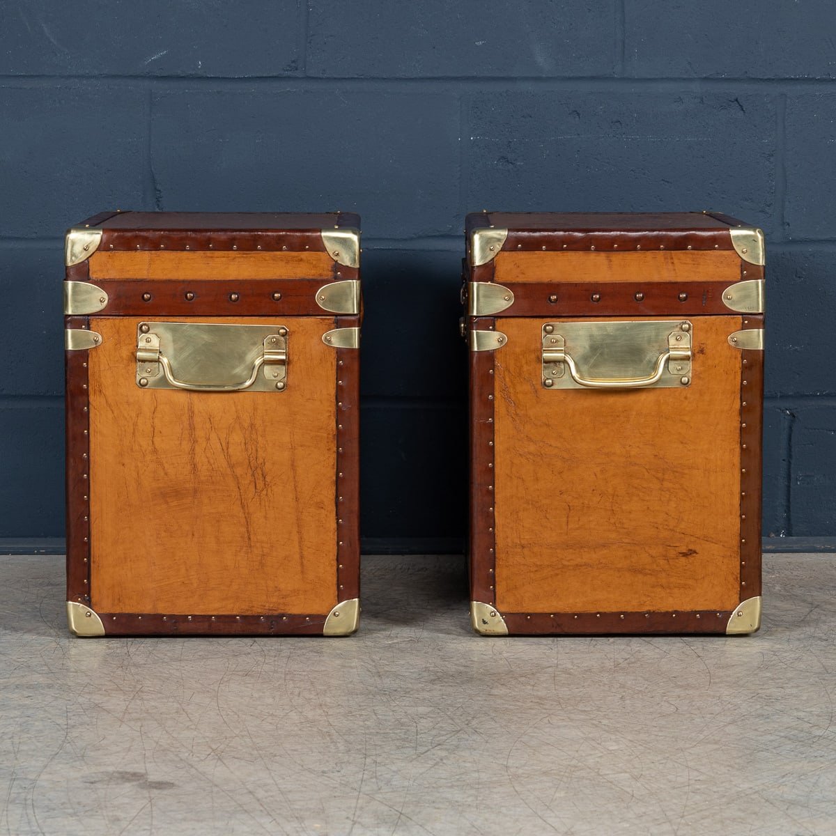 PUSHKINS.COM - B11174 - 20thC PAIR OF LEATHER CLAD ENGLISH ARMY : NAVY STYLE TRUNKS - 05.jpg