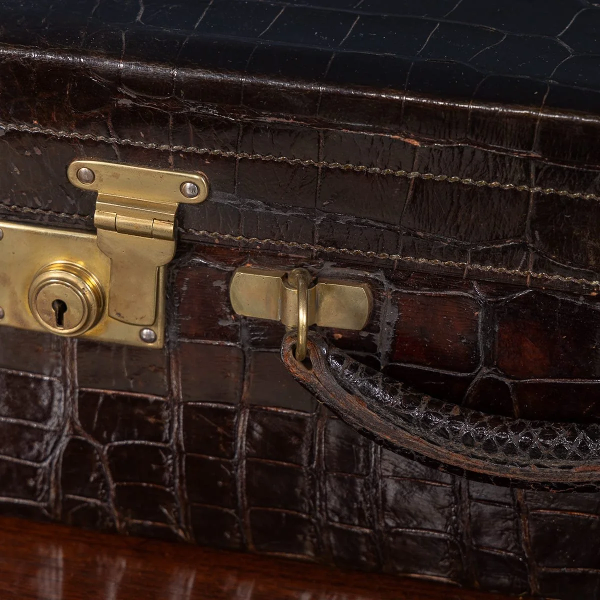 PUSHKINS.COM - B12017 - VINTAGE 20thC ENGLISH MADE CROCODILE LEATHER & BRASS VANITY CASE - 32.jpg