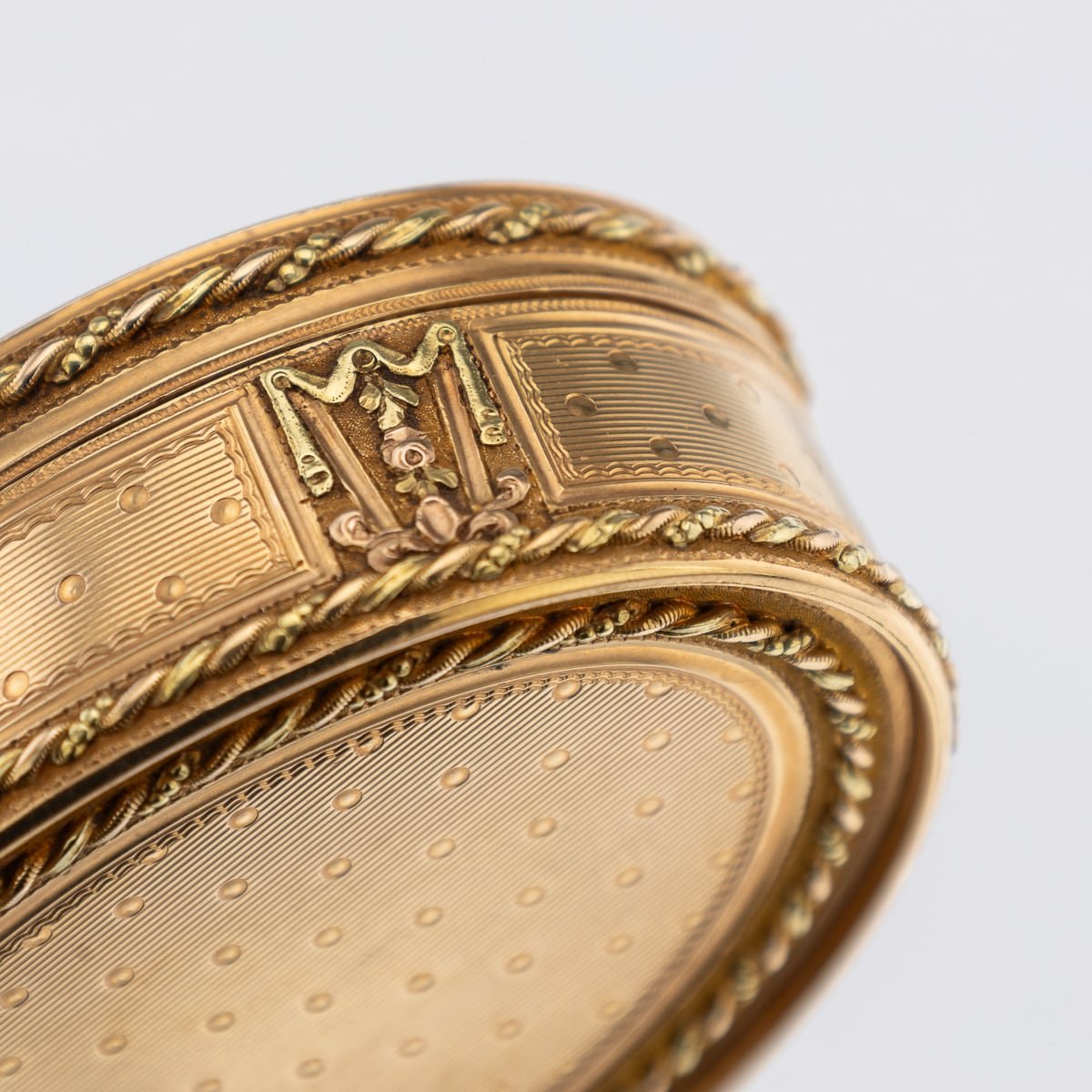 PUSHKINS.COM - ANTIQUE 18thC FRENCH 18k THREE-COLOUR GOLD SNUFF BOX, NICOLAS MARGUERIT c.1770 - 17.jpg