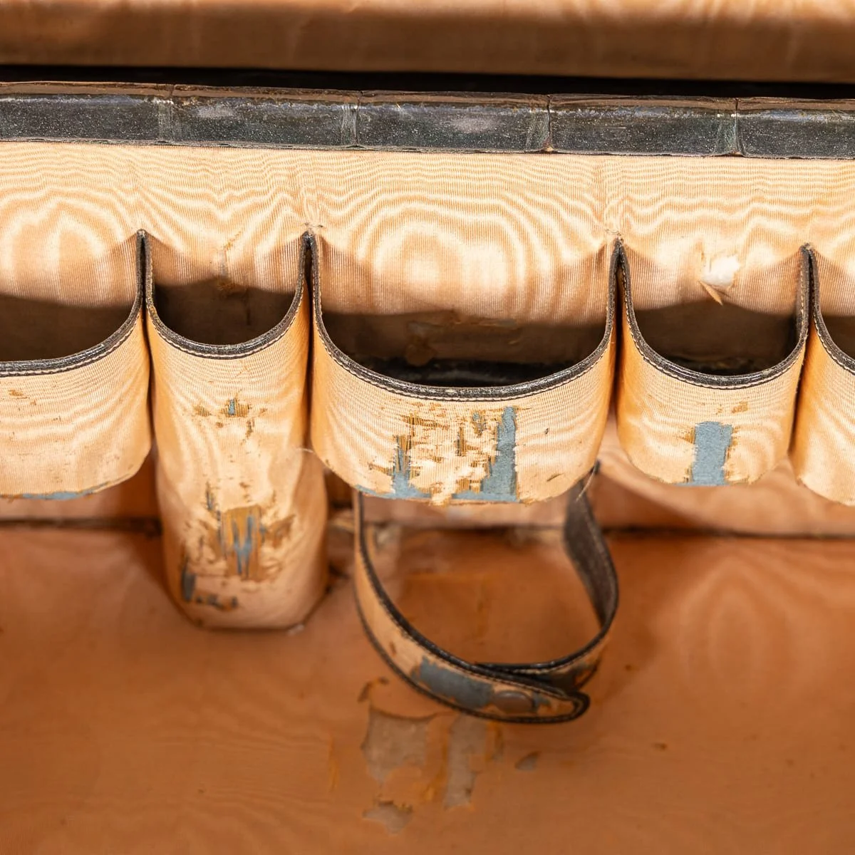 PUSHKINS.COM - B12017 - VINTAGE 20thC ENGLISH MADE CROCODILE LEATHER & BRASS VANITY CASE - 13.jpg