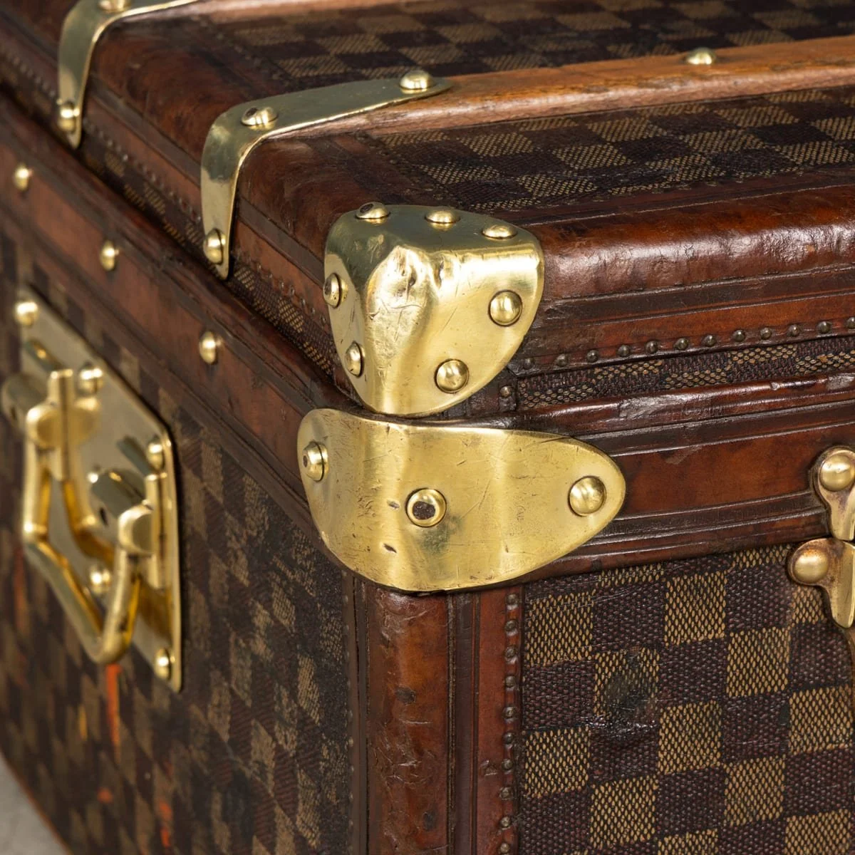 PUSHKINS.COM - B12256w - ANTIQUE 19thC LOUIS VUITTON STEAMER TRUNK IN DAMIER CANVAS, FRANCE c.1890 - 31.jpg