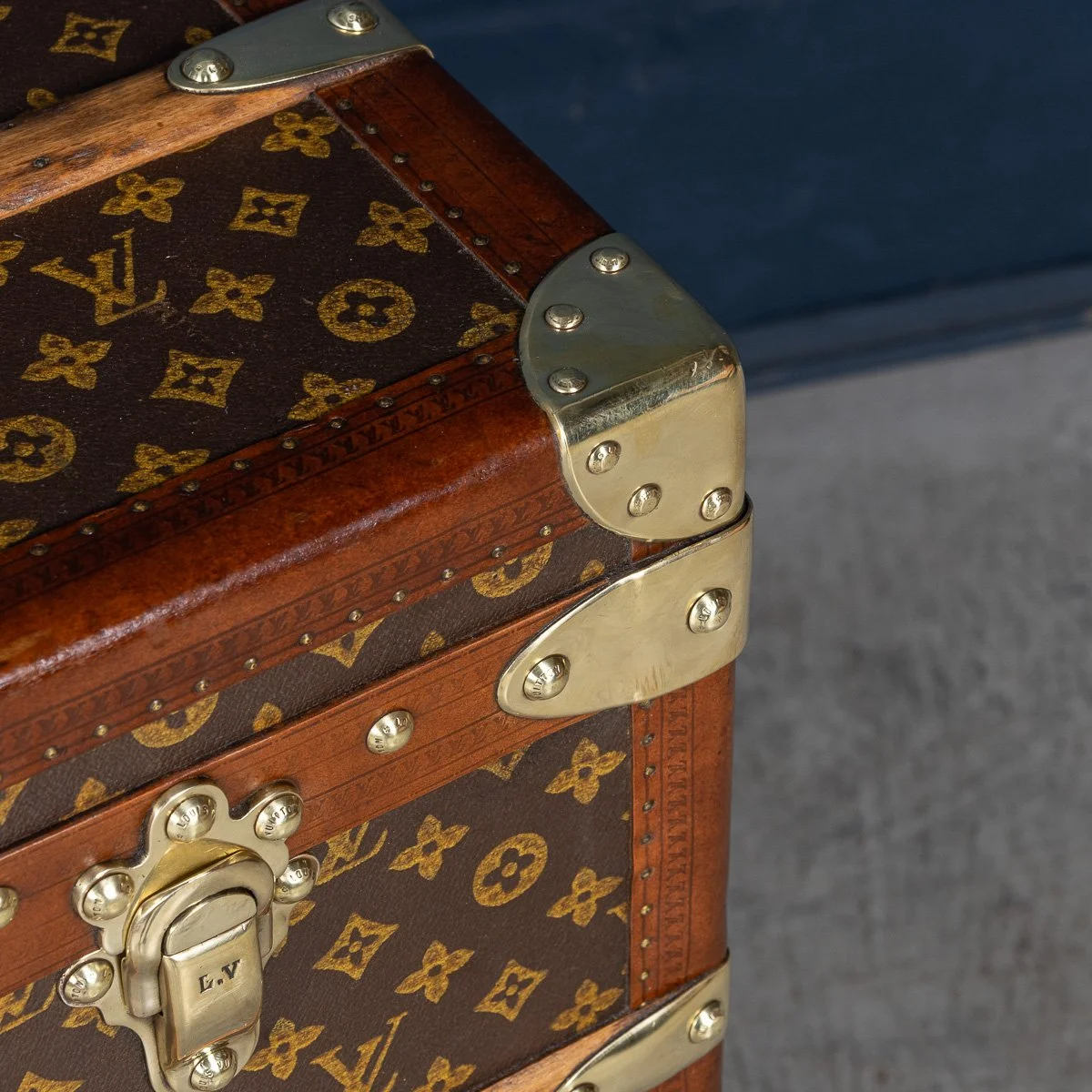 PUSHKINS.COM - B11431dw - ANTIQUE 20thC LOUIS VUITTON %22MALLE HAUTE%22 IN MONOGRAM CANVAS, FRANCE c.1920 - 23.jpg