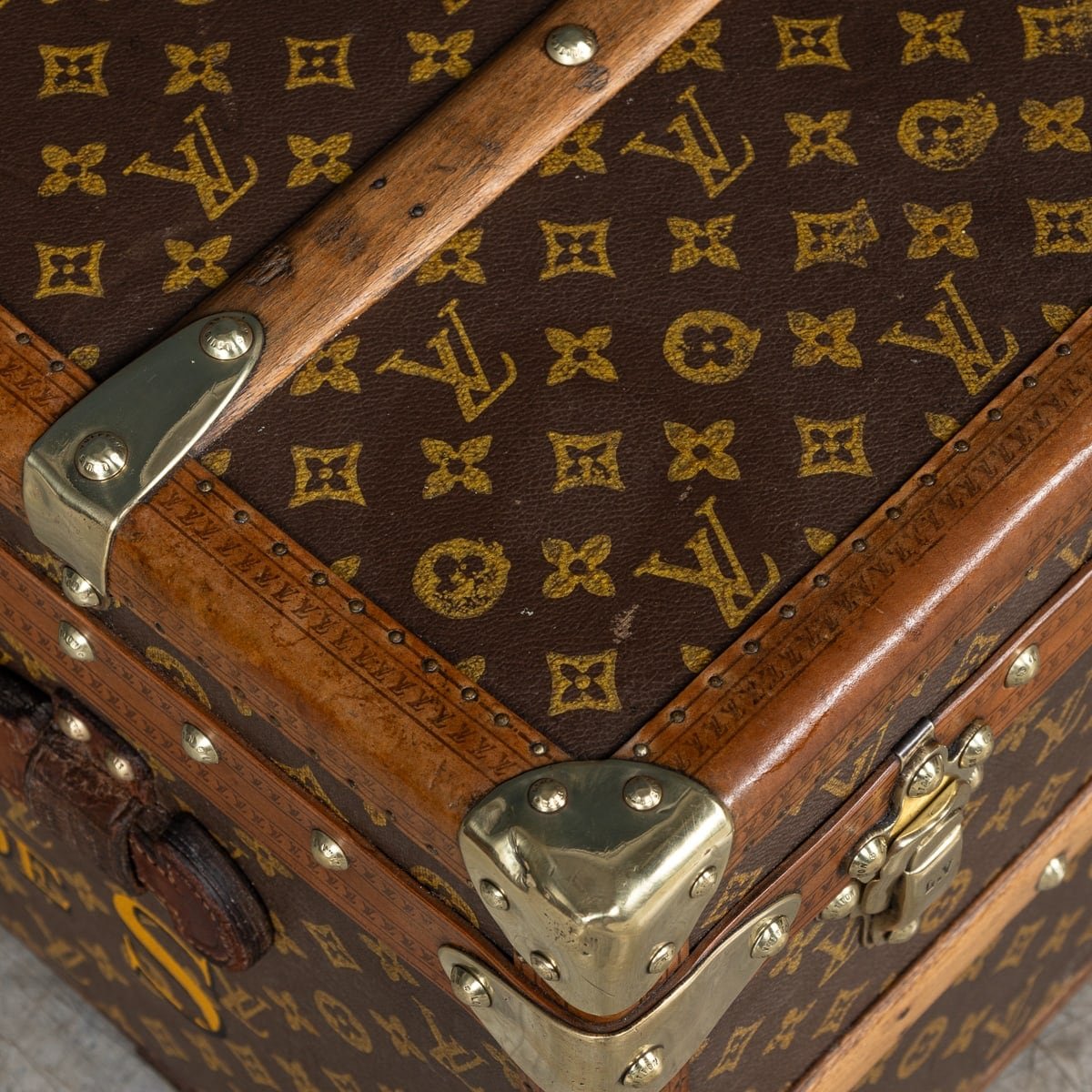 PUSHKINS.COM - B11233d - 20thC LOUIS VUITTON CABIN TRUNK IN MONOGRAM CANVAS, FRANCE c.1930 - 30.jpg
