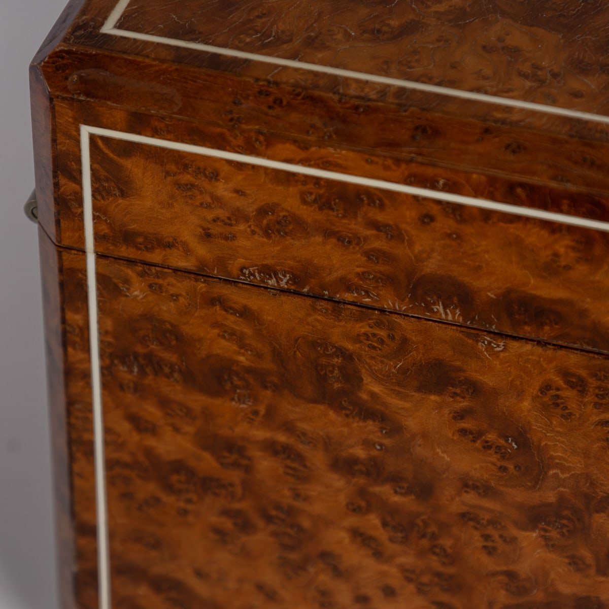 PUSHKINS.COM - B11242 - VINTAGE 20thC ART DECO BURR WALNUT CIGAR HUMIDOR BY DUNHILL, ENGLAND c.1930 - 23.jpg