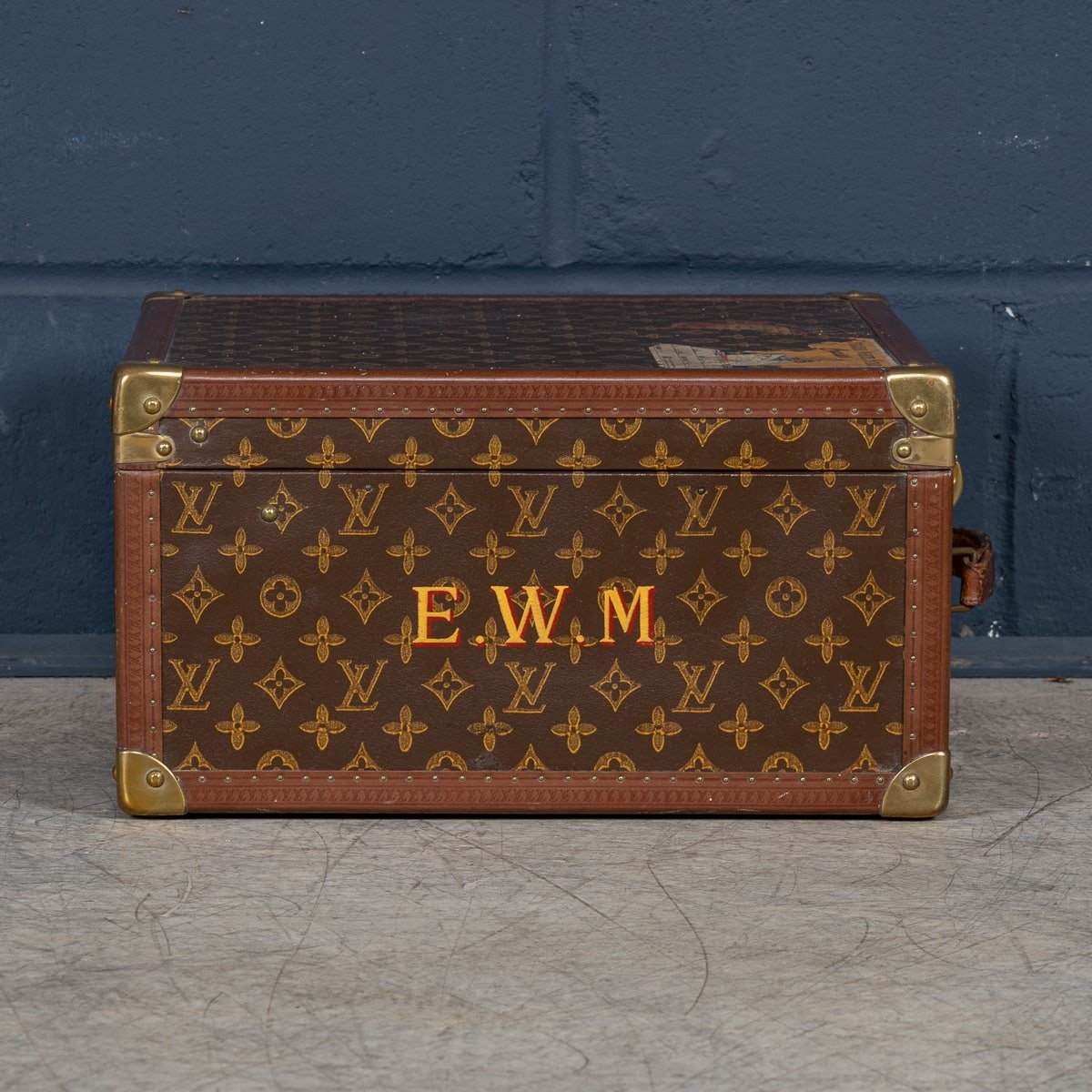 PUSHKINS.COM - B11235d - 20thC LOUIS VUITTON HAT CASE IN MONOGRAM CANVAS, CONVERTED INTO A HUMIDOR c.1950 - 07.jpg