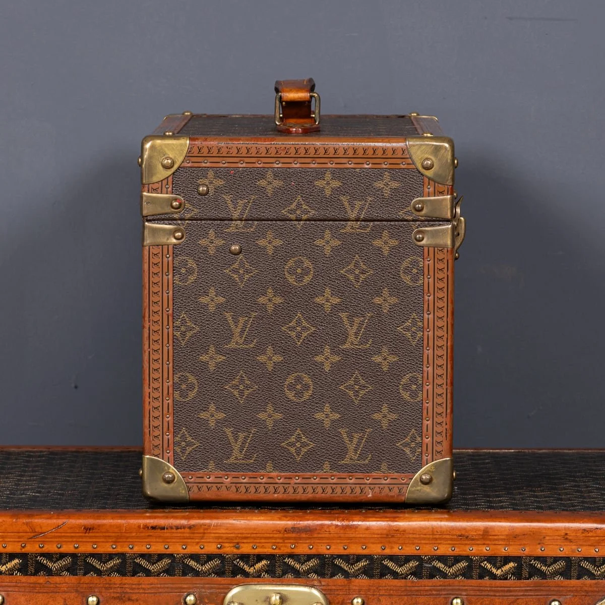 PUSHKIN'S - MID 20thC LOUIS VUITTON VANITY CASE IN MONOGRAM CANVAS, MADE IN FRANCE c.1960 - 6.jpg