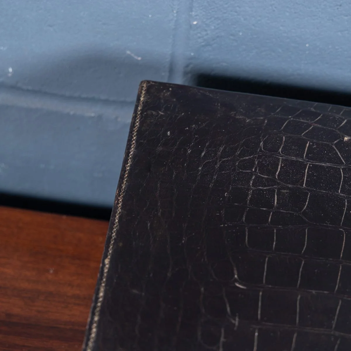 PUSHKINS.COM - B12017 - VINTAGE 20thC ENGLISH MADE CROCODILE LEATHER & BRASS VANITY CASE - 39.jpg