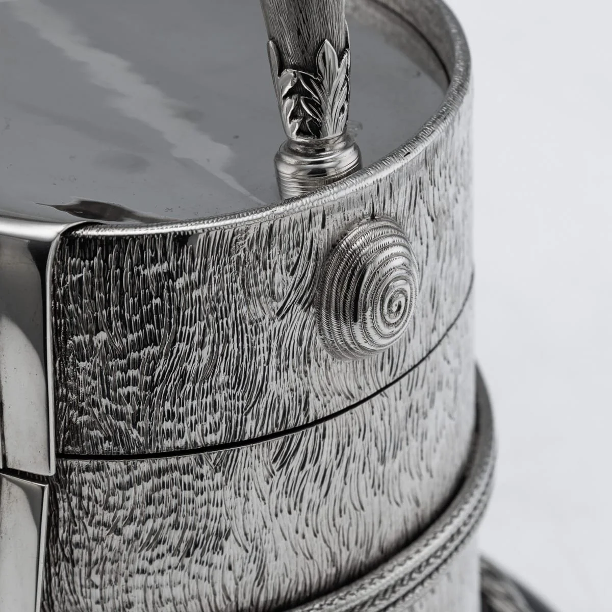 PUSHKINS.COM - A00136 - ANTIQUE 20thC EDWARDIAN SOLID SILVER REGIMENTAL TABLE SNUFF MULL, LONDON c.1908 - 12.jpg