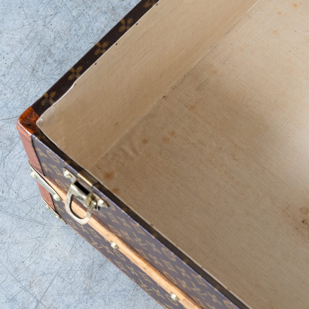 PUSHKINS.COM - B12020h - 20thC LOUIS VUITTON CABIN TRUNK IN MONOGRAM CANVAS, FRANCE c.1930 - 17.jpg