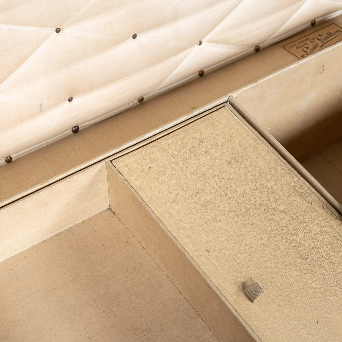 PUSHKINS.COM - B12015i - ANTIQUE 20thC LOUIS VUITTON COURIER TRUNK IN NATURAL COW HIDE, FRANCE c.1900 - 31.jpg