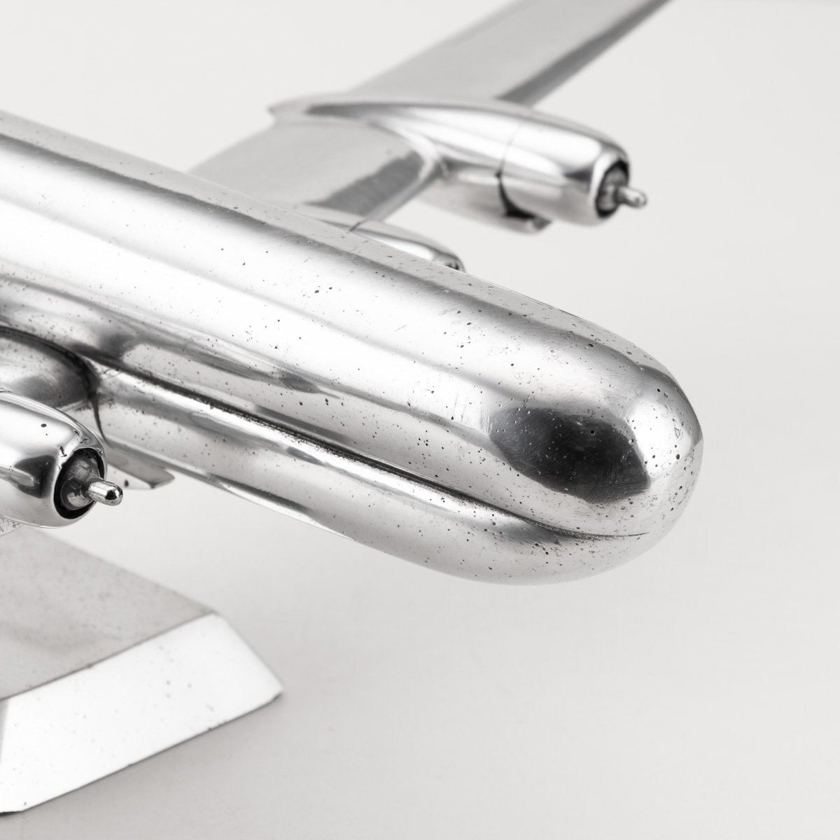 PUSHKINS.COM - Z12440 - VINTAGE 20thC POLISHED METAL DESK MODEL OF A DOUGLAS DC-6 AIRCRAFT c.1950 - 11.jpg