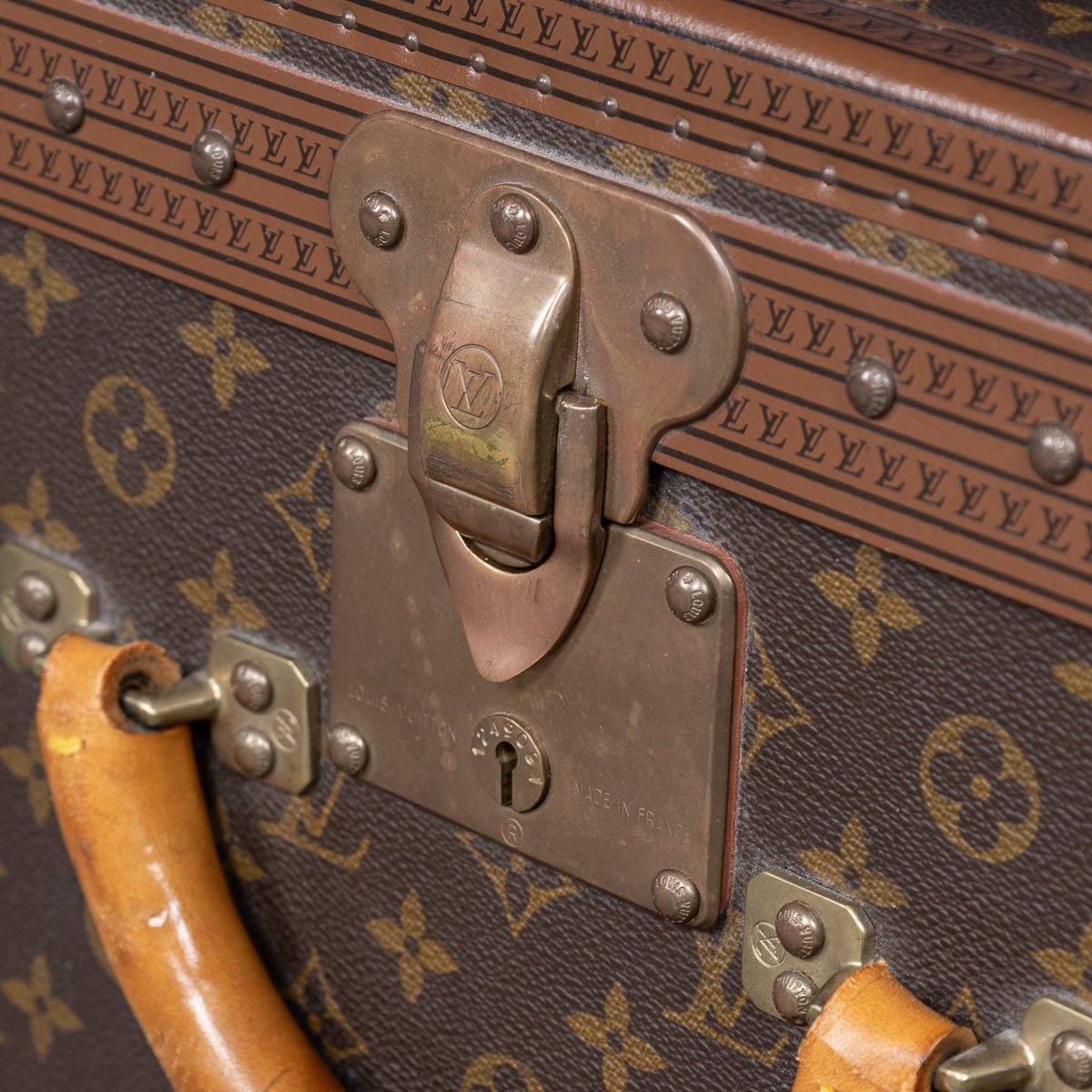 PUSHKINS.COM - B11399 - 20thC LOUIS VUITTON SUITCASE IN MONOGRAM CANVAS, FRANCE - 19.jpg