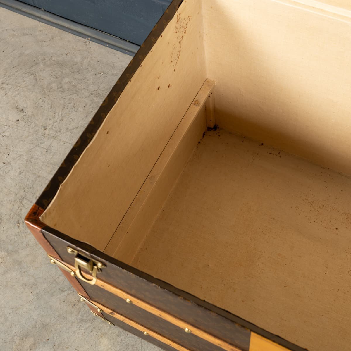 PUSHKINS.COM - B12347 - ANTIQUE 20thC LOUIS VUITTON STEAMER TRUNK IN MONOGRAM CANVAS, FRANCE c.1920 - 16.jpg