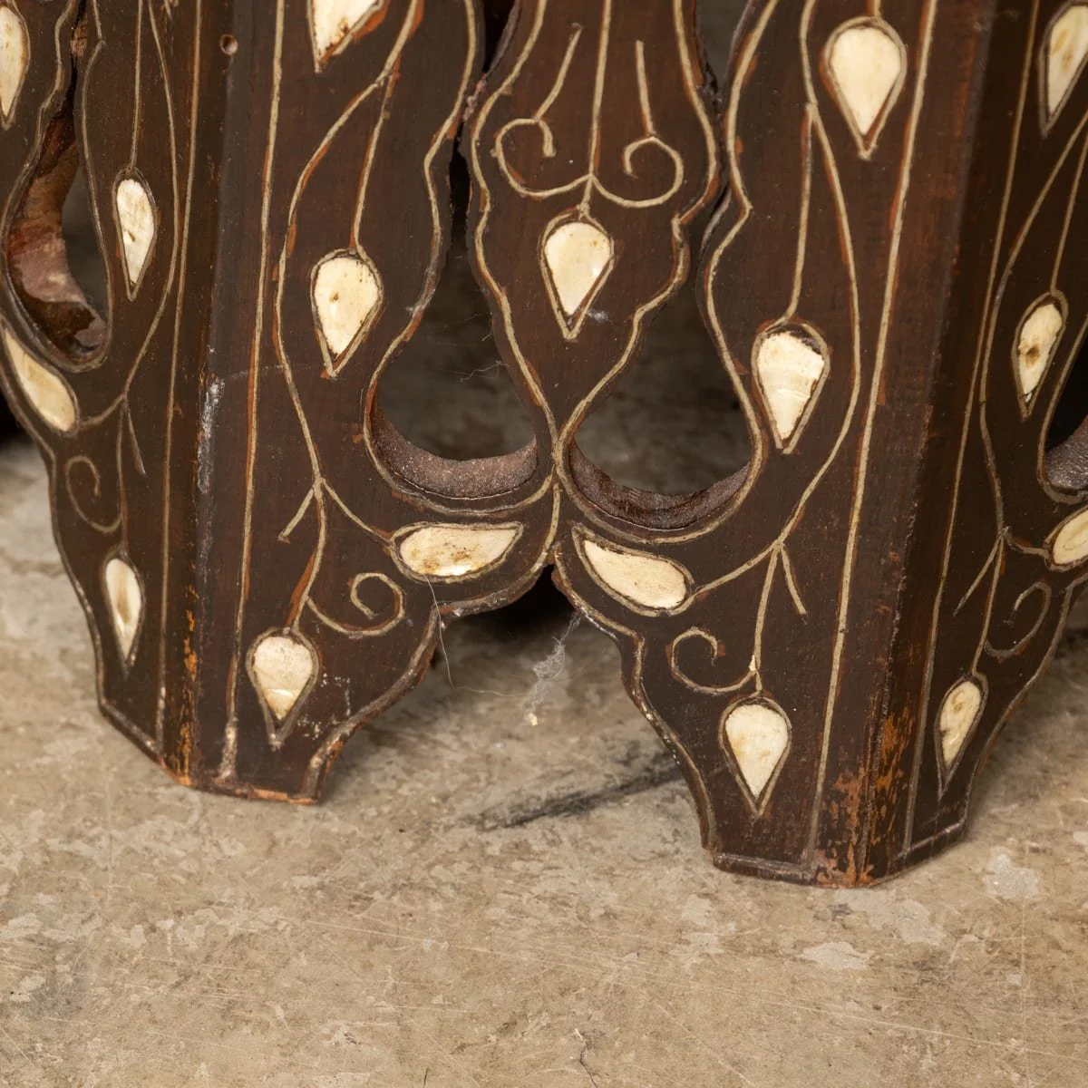 PUSHKINS.COM - Z12412 - ANTIQUE 20thC DARK WOOD & MOTHER OF PEARL MOORISH TABLE c.1920 - 19.jpg