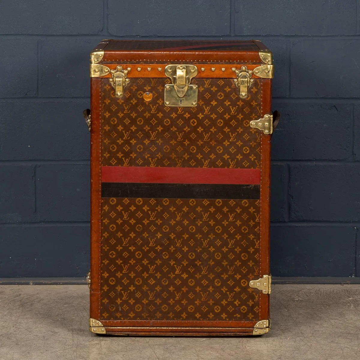 PUSHKINS.COM - B11871 - ANTIQUE 20thC LOUIS VUITTON 'MALLE SECRETAIRE' DESK TRUNK IN MONOGRAM CANVAS - 07.jpg