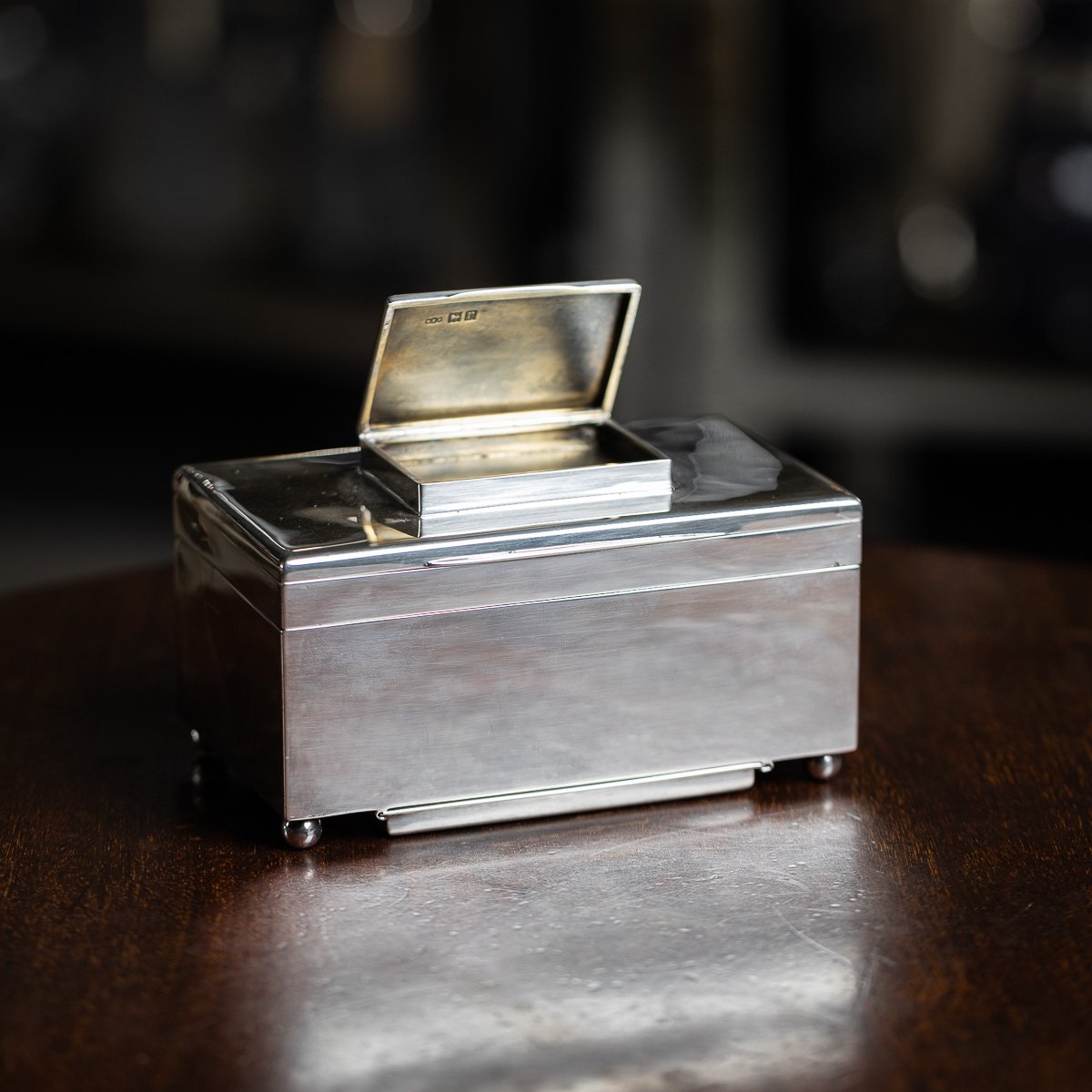 PUSHKINS.COM - D11355 - ANTIQUE 20thC ENGLISH SOLID SILVER FOUR-TIER CIGAR BOX, LONDON c.1912 - 03.jpg