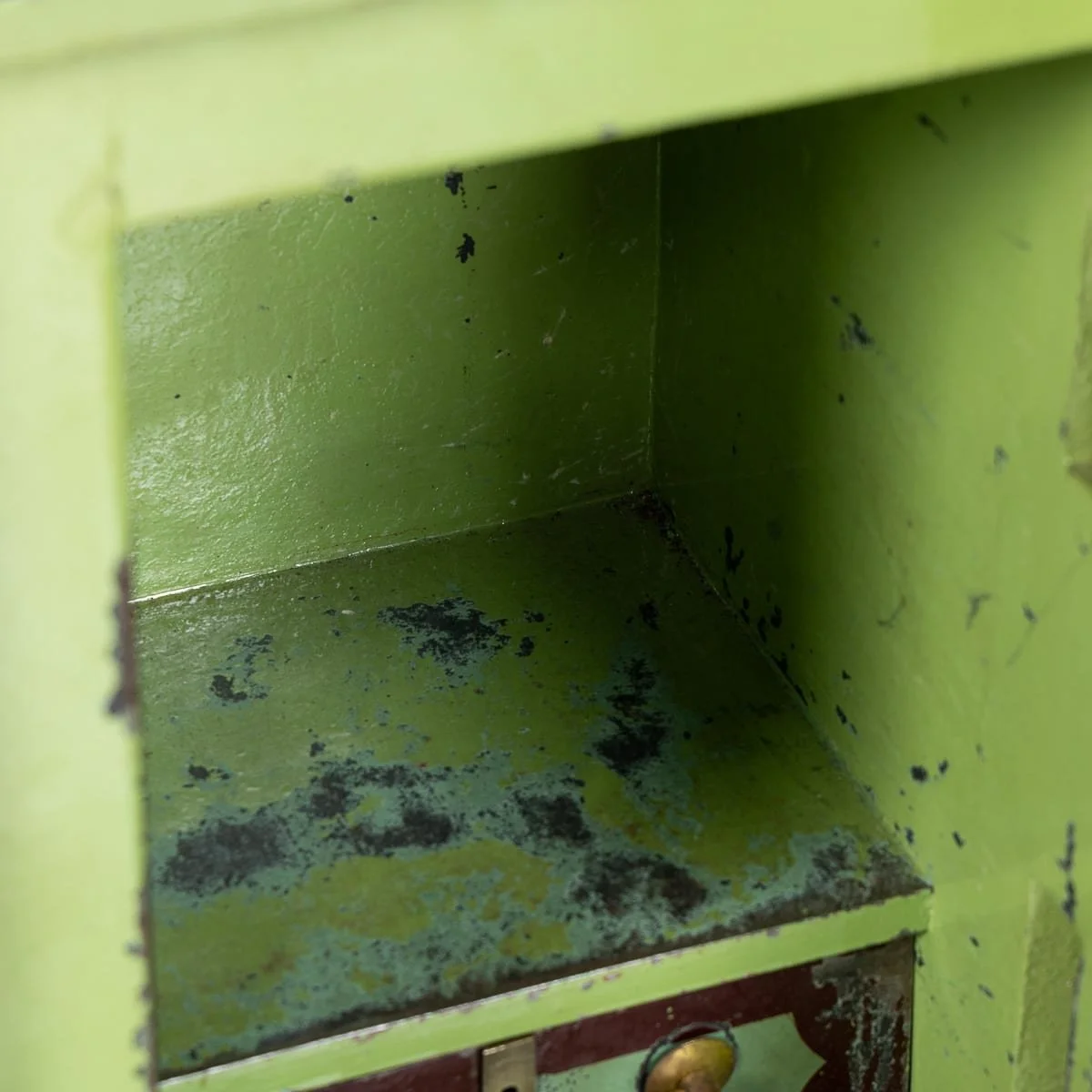 PUSHKINS.COM - B12036 - 20thC ENGLISH CAST IRON FIREPROOF SAFE BY STEPHEN COX & SON, SEDGLEY c.1930 - 10.jpg