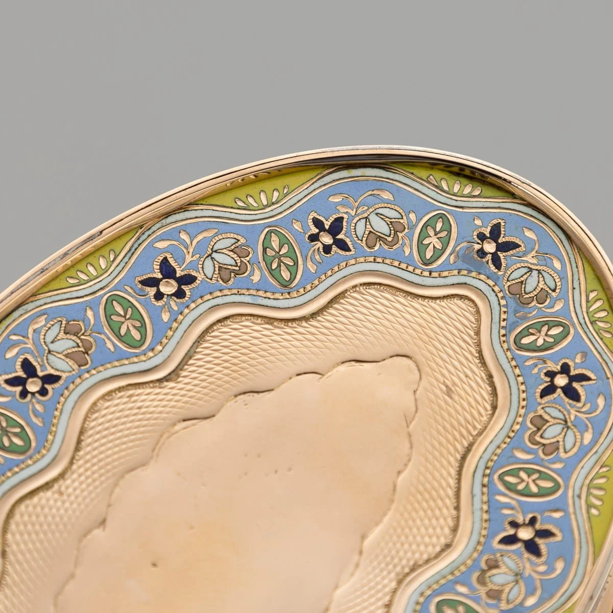 PUSHKINS.COM - A00026 - ANTIQUE 19thC SWISS 18k SOLID GOLD & ENAMEL SNUFF BOX, GENEVA c.1830 - 24.jpg