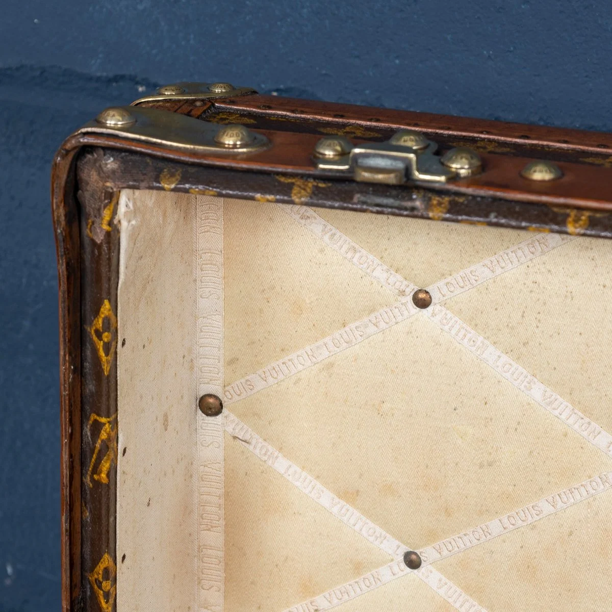 PUSHKIN'S - ANTIQUE 20thC LOUIS VUITTON HAT TRUNK IN MONOGRAM CANVAS, PARIS c.1920 - 16.jpg