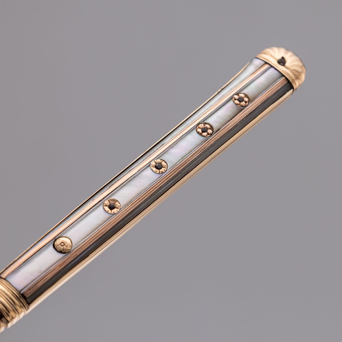 PUSHKINS.COM - A00133 - ANTIQUE 18thC FRENCH LOUIS XVI GOLD & MOTHER OF PEARL TRAVELLING KNIFE c.1784 - 17.jpg
