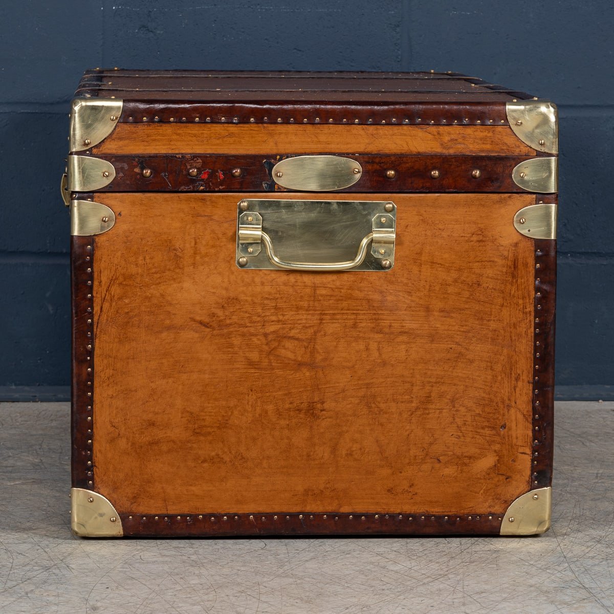 PUSHKINS.COM - B11236 - 20thC LEATHER CLAD ENGLISH ARMY : NAVY STYLE TRUNK - 05.jpg