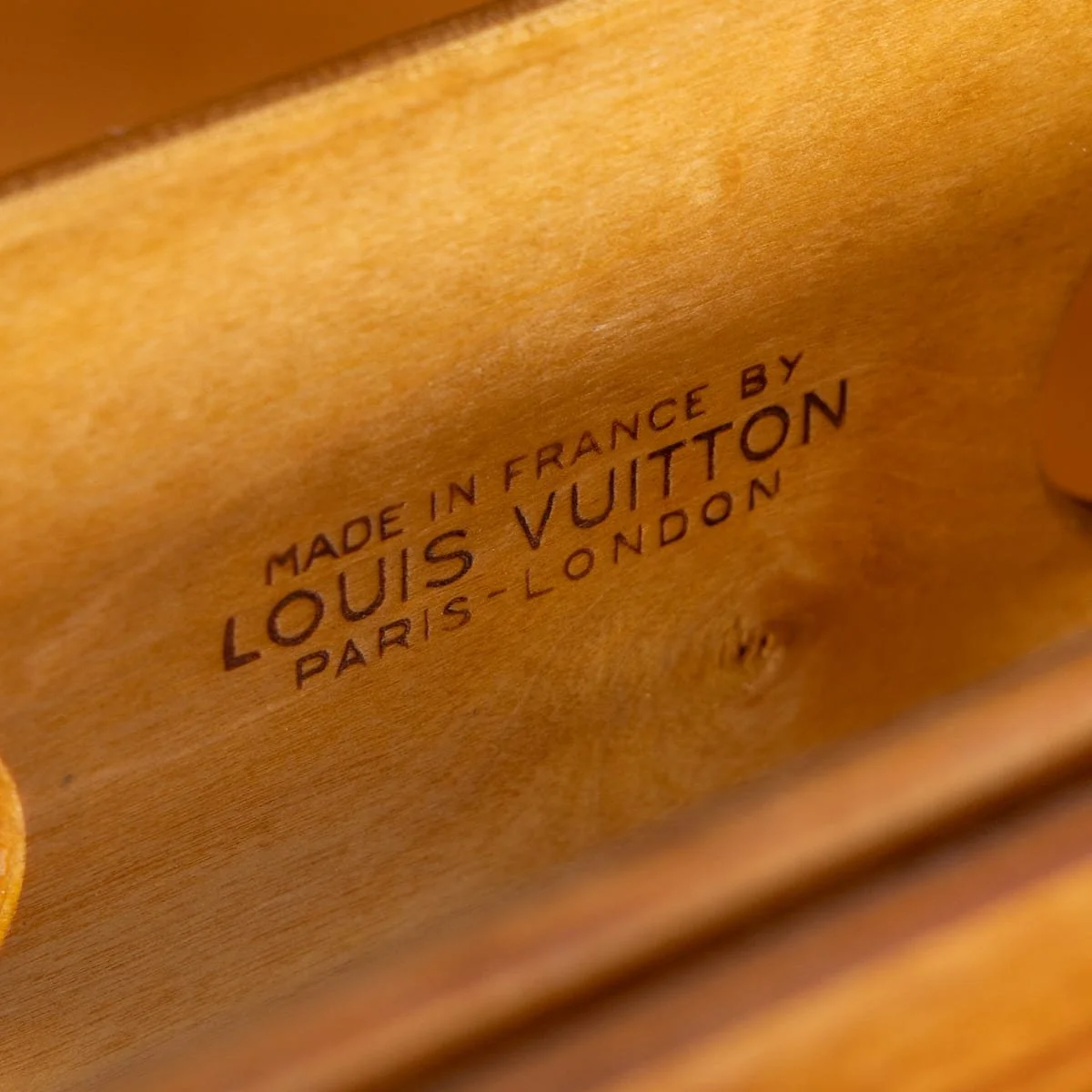 PUSHKINS.COM - B12014 - 20thC LOUIS VUITTON WARDROBE TRUNK IN MONOGRAM CANVAS, FRANCE c.1930 - 12.jpg